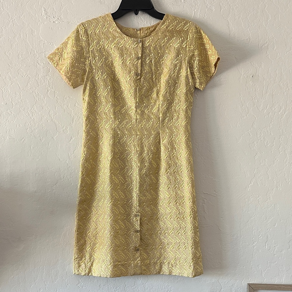 Vintage Gold Brocade Shift Dress – Short Sleeve, Crystal Buttons, Approx Sz S/M